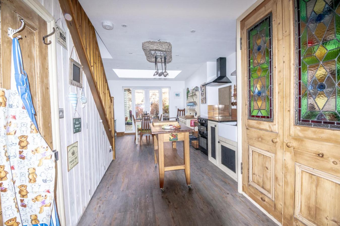 Stylish 2 Bedrooms Cosy & Bright Cottage, Pet Friendly, Sleeps 5, Titchfield Village - Summer Special Offer!! - By Blue Puffin Stays Exterior foto