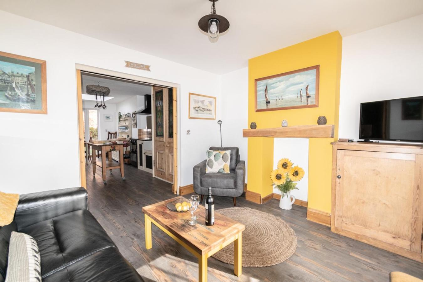 Stylish 2 Bedrooms Cosy & Bright Cottage, Pet Friendly, Sleeps 5, Titchfield Village - Summer Special Offer!! - By Blue Puffin Stays Exterior foto